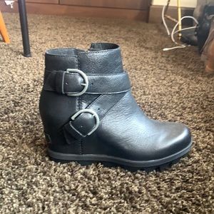 Wedged black booties!